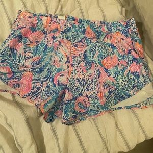 Lilly Pulitzer Ocean Trail shorts Treasure Island size L